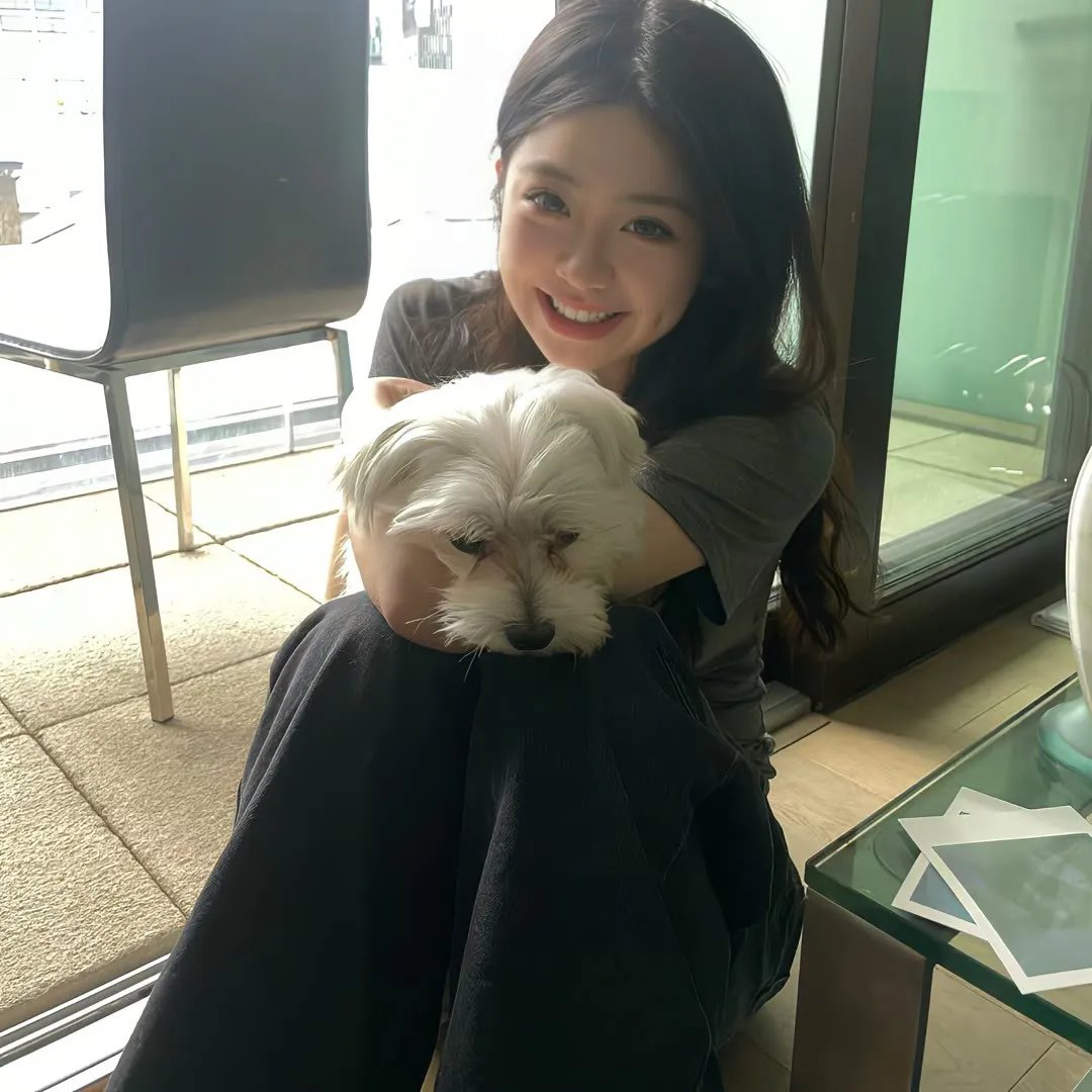随盲柳入眠的女人